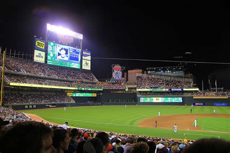 Yankees First Team To 40 Wins Beat Twins To Win Seventh Straight By