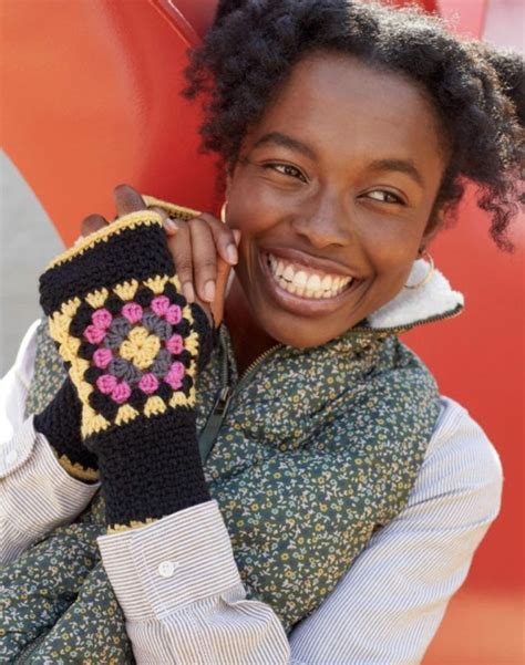 Crochet Graphic Granny Mitts FREE CROCHET PATTERN Craftorator