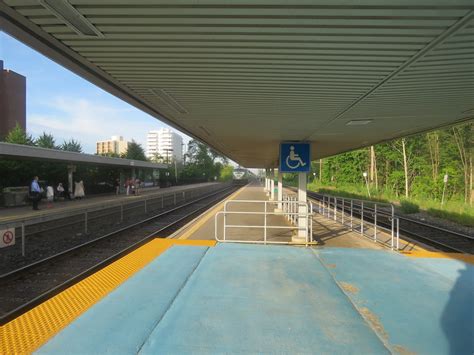 Img8776 Port Credit Go Station Westbound Go Transit Tra Flickr