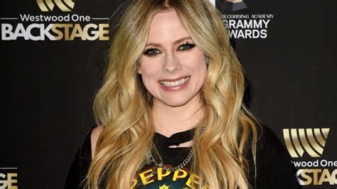 Avril Lavigne And Nicki Minaj Challenge Dumb Blonde Stereotypes On