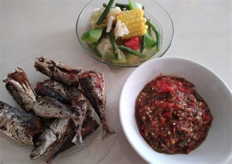 Resep Menu Harian Sayur Asem Ikan Dencis Goreng Dan Sambal Belacan