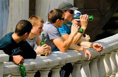 Alkoholkonsum Bei Jugendlichen Sch Ler Trinken Regelm Ig Panorama