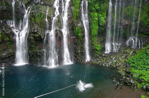 La Réunion Tyrolienne à la cascade de Grand Galet Photos Adobe Stock