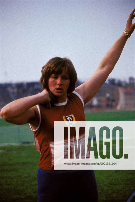 Marianne Adam SC Dynamo Berlin DDR Leichtathletik Damen Kugel 1976