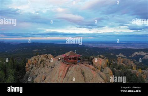 Devils tower aerial Stock Videos & Footage - HD and 4K Video Clips - Alamy