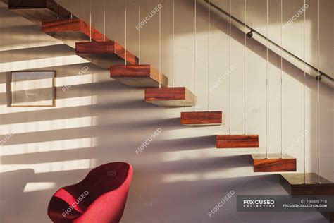 Floating staircase in modern house interior — nobody, daylight - Stock ...