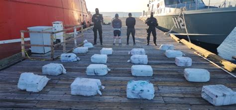 Interceptan otra lancha en alta mar con 437 paquetes de cocaína