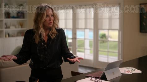 Microsoft Surface Tablet Used By Christina Applegate As Jen Harding In