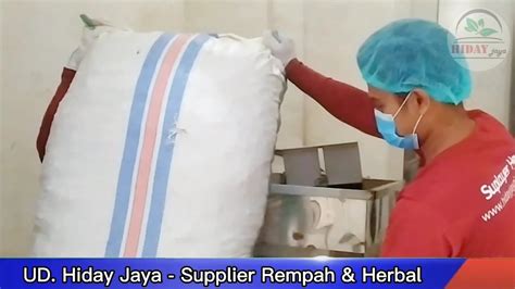 Proses Produksi Serbuk Jamu Herbal Tradisional Dari Rempah Berkualitas