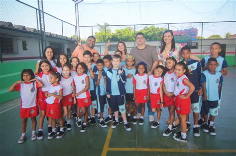 Entrega dos Uniformes Escolares Secretaria de Educação de Seropédica