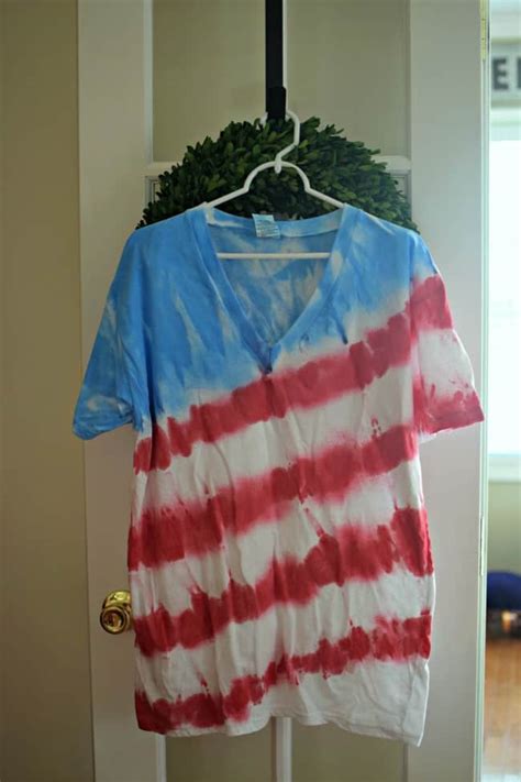 How To Make Tie Dye Shirts Featuring An American Flag Pattern