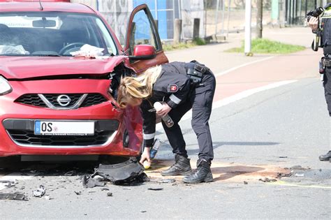 Frontalzusammenstoß Zwei Personen und ein Hund verletzt