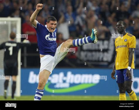 Schalke S Kyriakos Papadopoulos Celebrates After Winning Their 2nd Leg