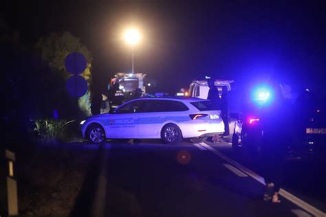 FOTO VIDEO TRAGEDIJA U PRUGOVU Dvoje poginulih u prometnoj nesreći