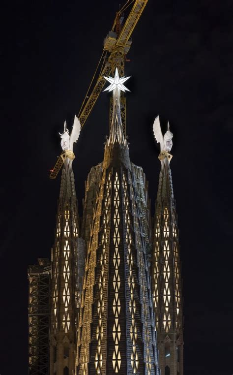 ZWEI NEUE TÜRME FÜR SAGRADA FAMÍLIA Licht Kunst Licht AG