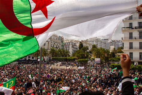 Algérie Des Milliers Dans Les Rues Pour La Fête Nationale Mais Pas Seulement Rci Français