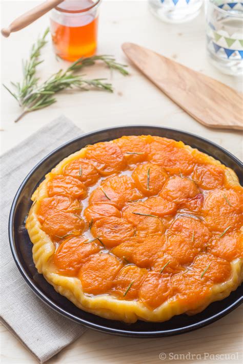 Tarte Tatin D Abricots Au Miel Et Romarin Recette De Dessert Aux Fruits