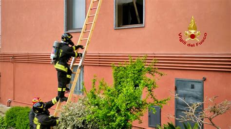 Cossato Fumo Da Una Pizzeria Fiamme Domate In Tempo Dai Vigili Del