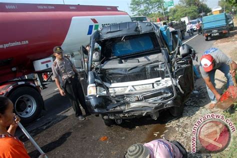 Satu Tewas Pick Up Vs Dua Sepeda Motor Adu Jangkrik Di Jalan Wanasaba