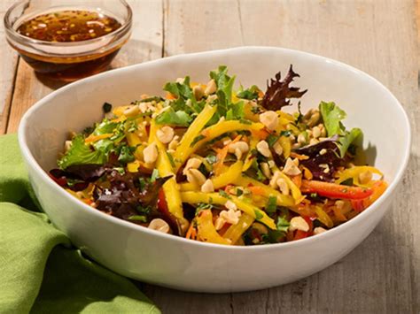 Thai Mango Salad With Roasted Peanuts