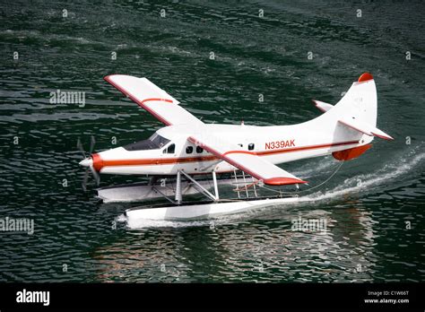 Seaplane Landing Hi Res Stock Photography And Images Alamy