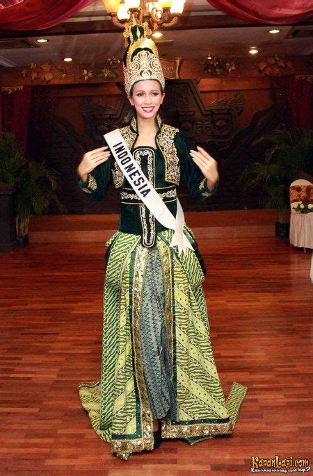 Miss Indonesia National Costume Folk Costume Dress Sari