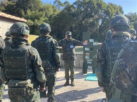 馬防部指揮官視導莒光地區部隊 勉落實訓練 軍聞 馬防部指揮官視導莒光地區部隊 勉落實訓練 青年日報