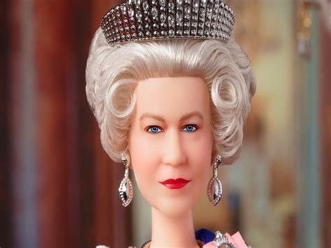 Mattel Lanza Barbie De La Reina Isabel Para Homenajearla Por Su