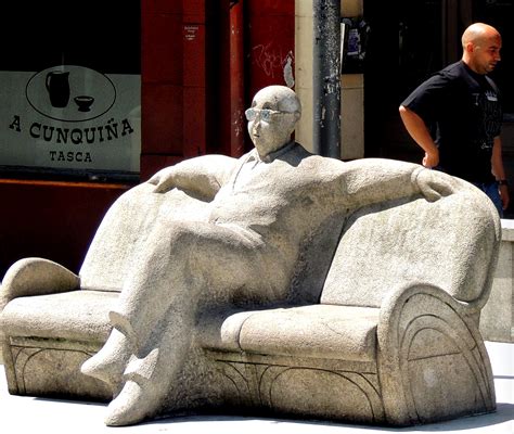 Banco De Imagens Monumento Europa Est Tua Sentado Pra A Mob Lia