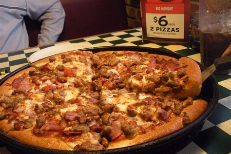 16 Best Pizza Hut Pizzas, Ranked - Shopfood.com