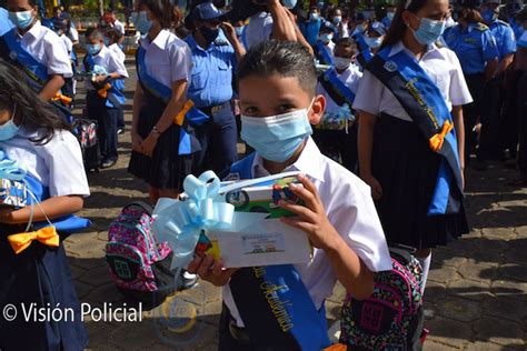 Entregan Paquetes Escolares A Hijos E Hijas De Polic As Polic A