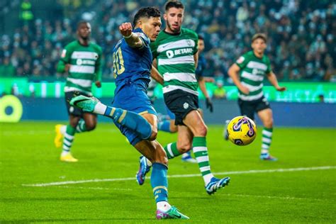 Cart Es Amarelos Frente Ao Fc Porto Tiram In Cio E Hjulmand Da