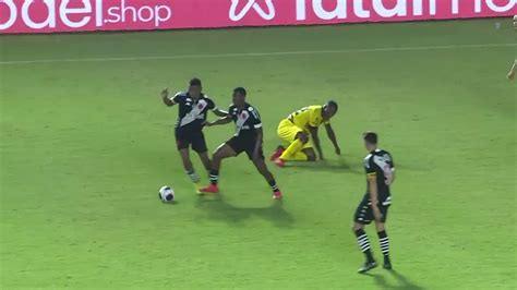 V Deo Galarza With A Shot Vs Madureira Futebol Ge