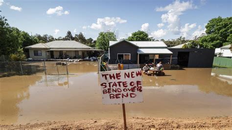 Qld Weather Forecast Thunderstorms And Flash Flooding As 300mm Rain