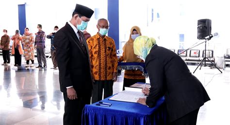 Rektor Lantik Wakil Dekan Fakultas Teknik Dan Fakultas Hukum