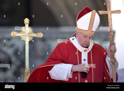 Papa Francesco Celebra La Messa Della Domenica Delle Palme In Piazza