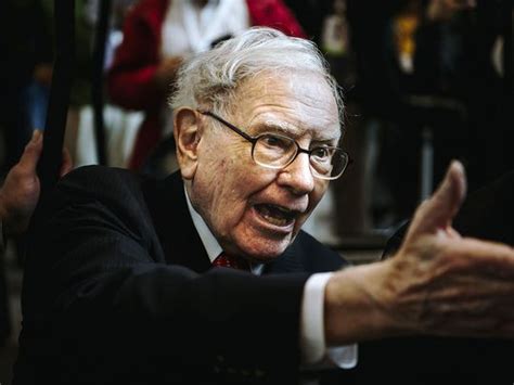 Berkshire Hathaway S Cash Pile Reaches Record 325 2 Billion Markets