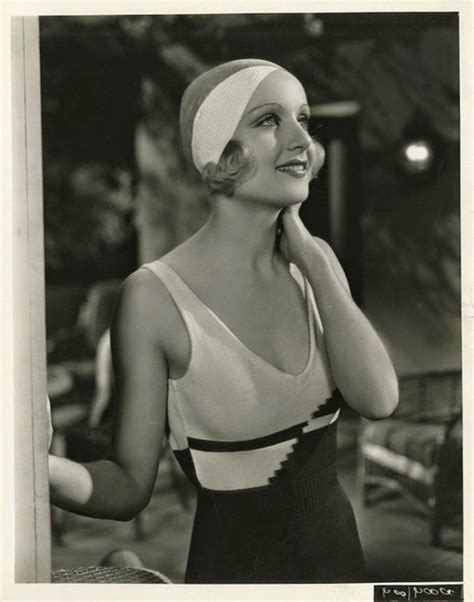 28 Stunning Vintage Photos Show Bathing Beauties From Between The 1920s