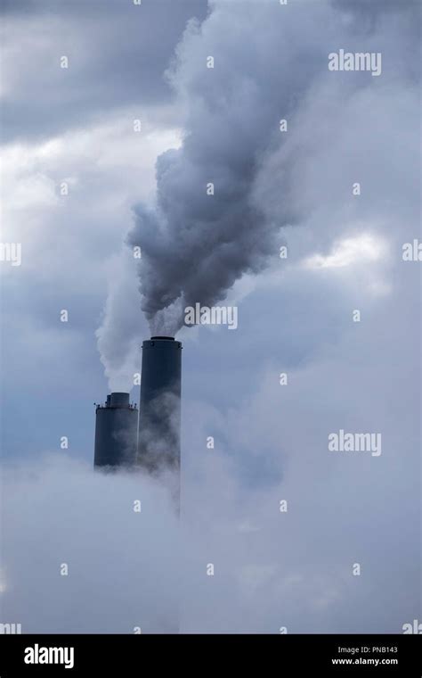 Wolken Aus Dampf Oder Rauch Fotos Und Bildmaterial In Hoher Aufl Sung