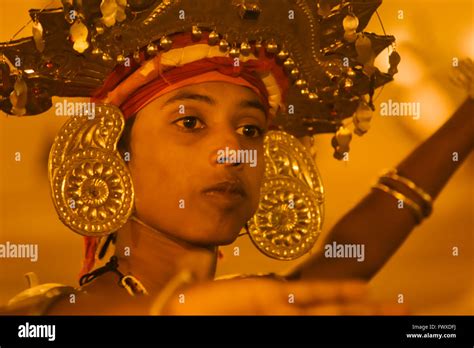 Kandy Esala Perahera Hi Res Stock Photography And Images Alamy