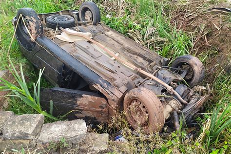 Mulher Fica Ferida Ap S Capotar Carro Na Rsc Gaz Not Cias De