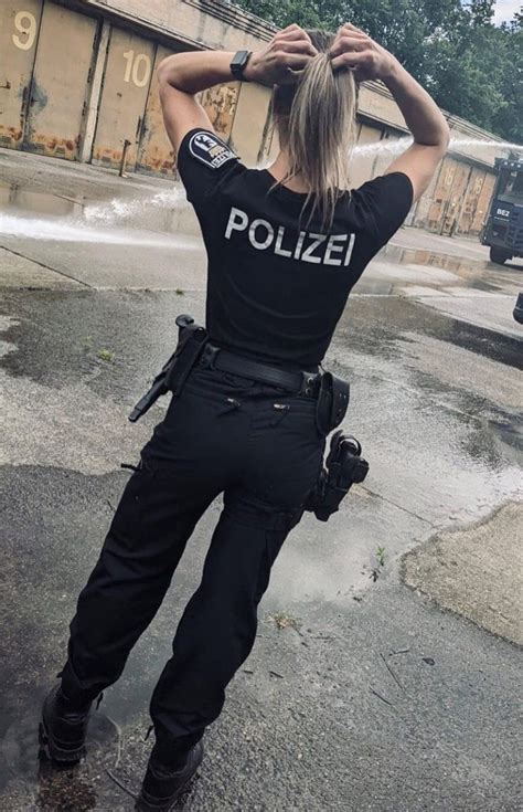 Pin von nakeila breanna auf police woman Polizei kostüm damen