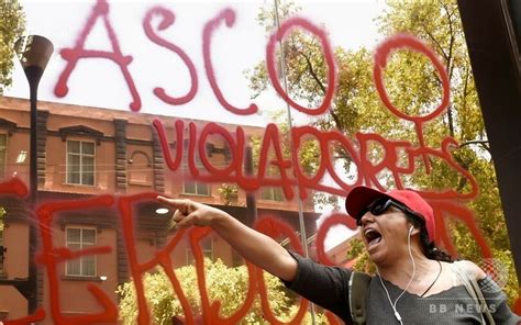 警官による少女レイプに抗議デモ、市治安長官に塗料浴びせる メキシコ 写真10枚 国際ニュース：afpbb News