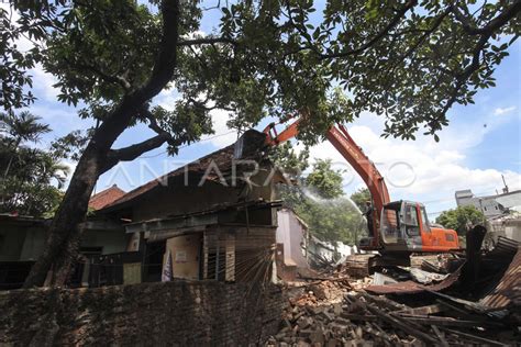 Penggusuran Rumah Dinas Pt Kai Antara Foto