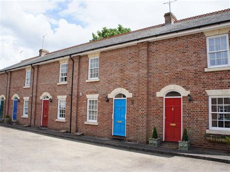 Bed Terraced House To Rent In White Lion Court Hadleigh Ipswich