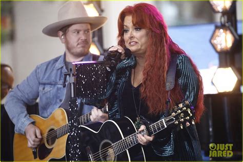 Wynonna Judd Is Healing From Mom Naomis Death Through The Judds