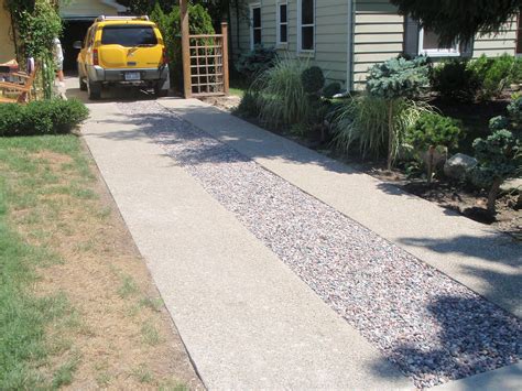 Pebbled Ribbon Driveway Driveway Landscaping Driveway Design Modern