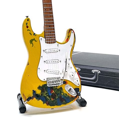 Billy Corgan Limited-Edition "Gish" Mini Fender Stratocaster Guitar ...