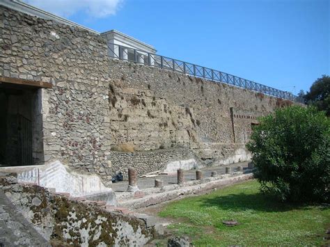 VIII 1 A Pompeii May 2011 Looking South East To Remains Of The City