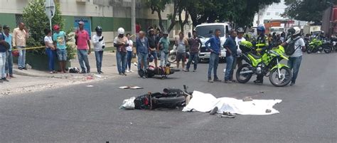 Dos Muertes Que Involucran A Dos Tractocamiones Y Dos Motocicletas Y